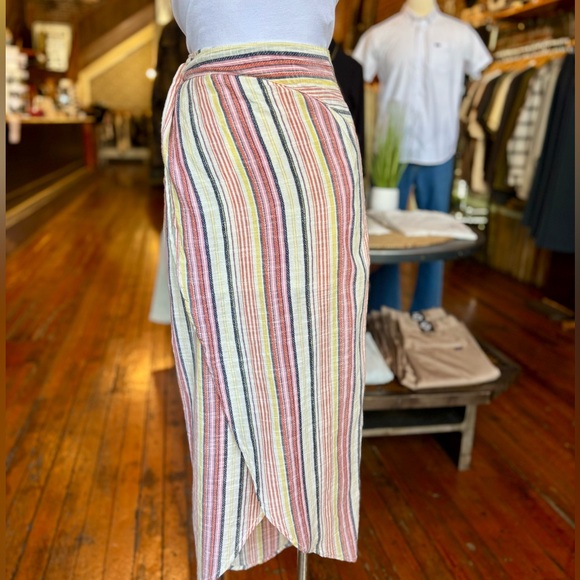 Free People open-tied, slit-striped maxi skirt for effortless style. - Picture 2 of 2
